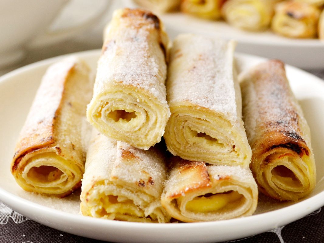 Как использовать творог: легкий рецепт жареных трубочек с нежным кремом