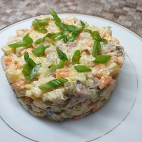 Неповторимый салат с копчёной скумбрией: идеальное блюдо для любого случая