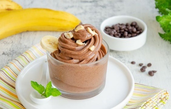 Необычное банановое мороженое с какао: свежий взгляд на десерт