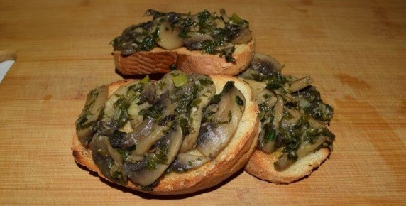Невероятные брускетты с маринованными шампиньонами