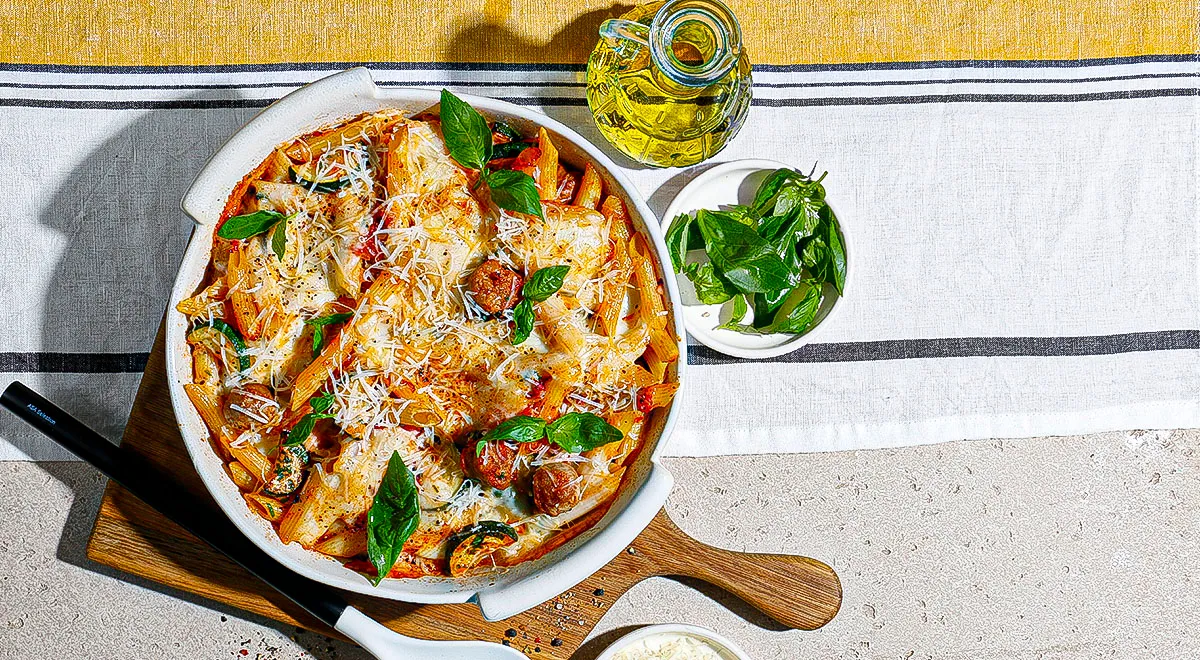 Завораживающая запеченная паста с цукини и колбасками