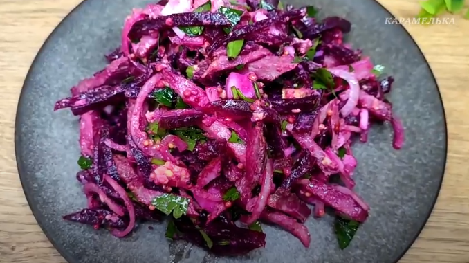 Генеральский салат со свёклой и копчёным мясом: простота и уют на вашей кухне