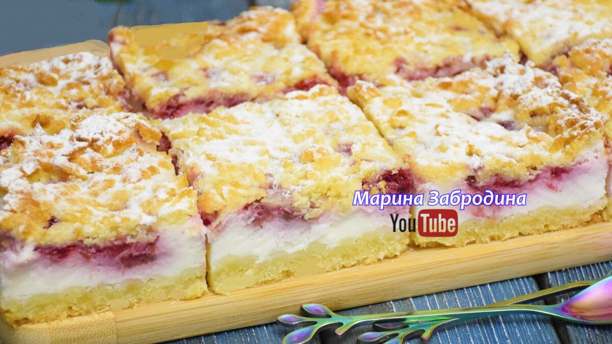 Нежные сметанные пирожные с ягодами: простой рецепт для сладкоежек