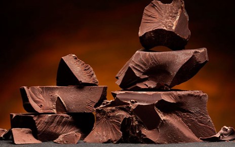 Как понять, почему тянет на шоколад или соленое: 5 неожиданных причин