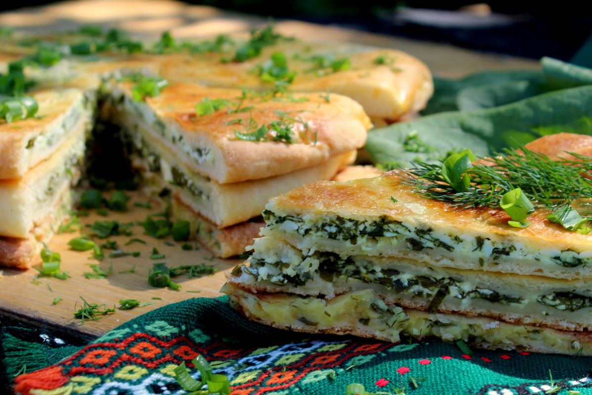 Пироги с сыром и зеленью по-осетински: пора наслаждаться вкусом
