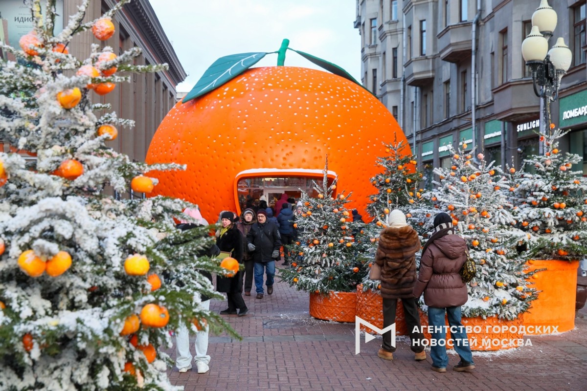 Арбат стал волшебным местом с мандариновым настроением