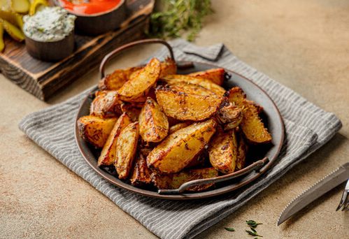 Картофель по-деревенски: хрустящая корочка и нежная начинка