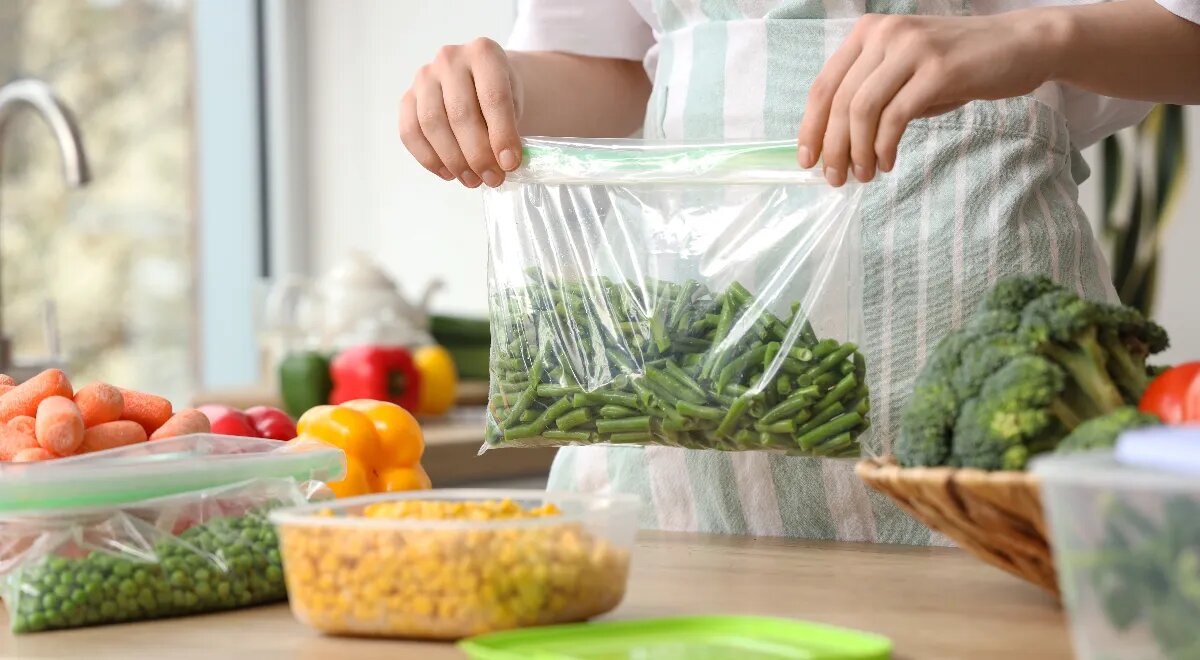 Почему стоит перенести эти продукты из холодильника в морозильник