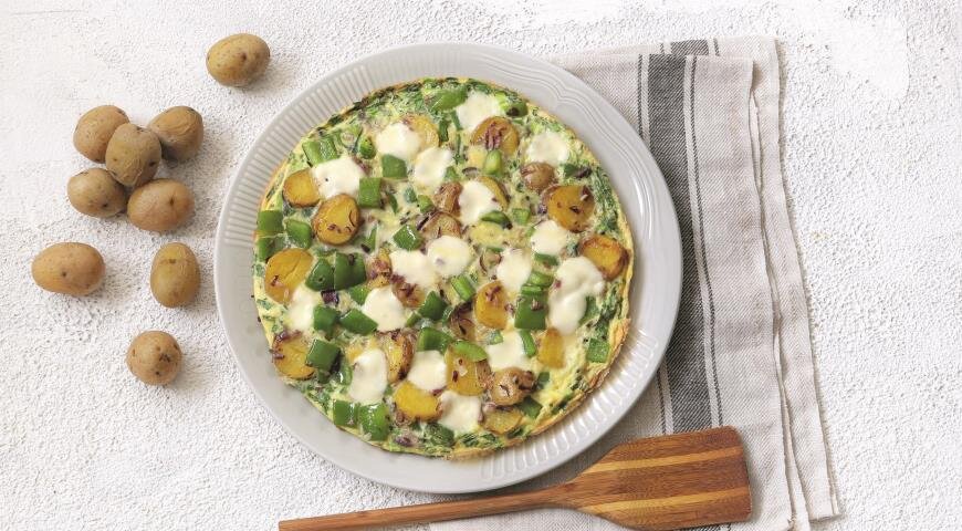 Вкусная фриттата: необычный омлет с картофелем и моцареллой