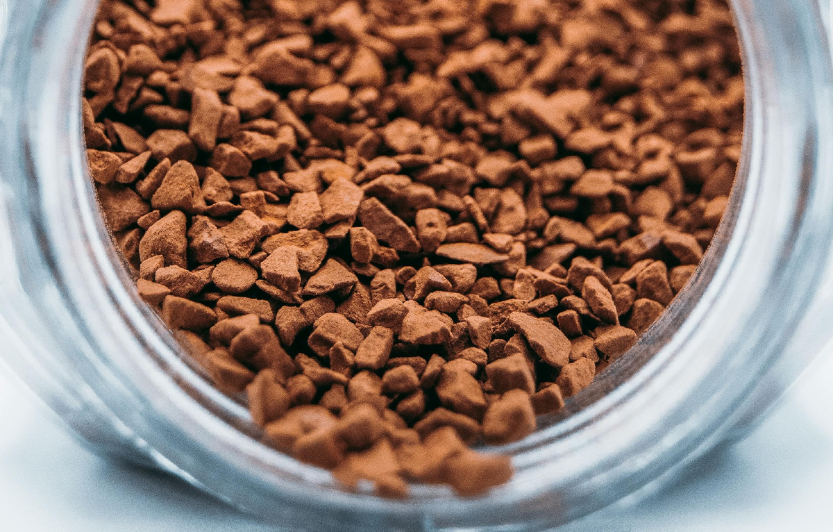 Как влажность влияет на растворимый кофе и его срок хранения