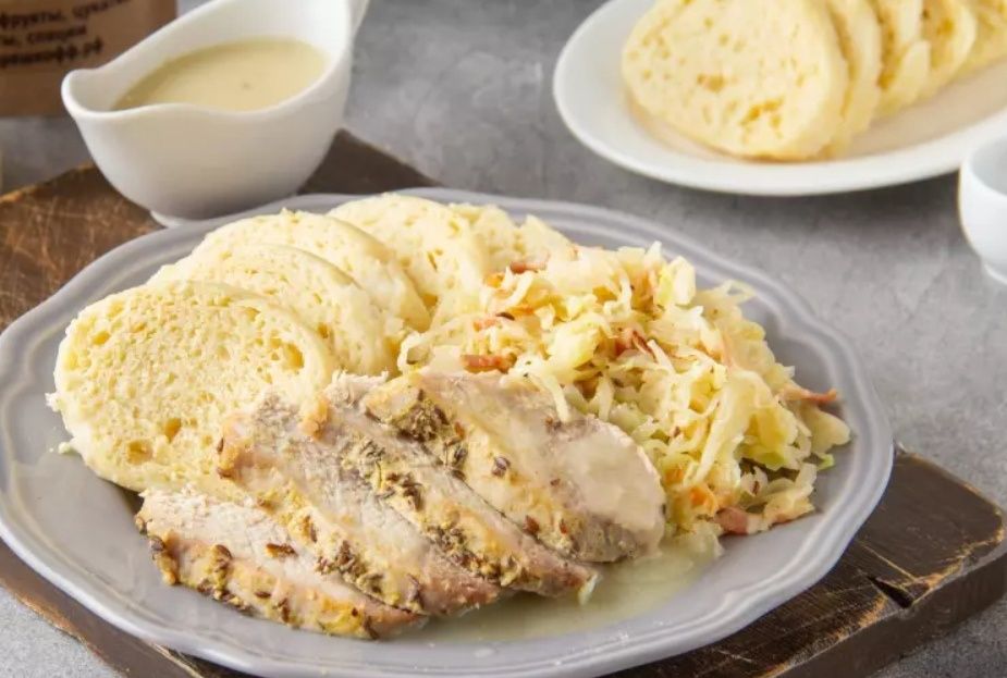 Чешский деликатес: свинина в пиве и уютные клёцки