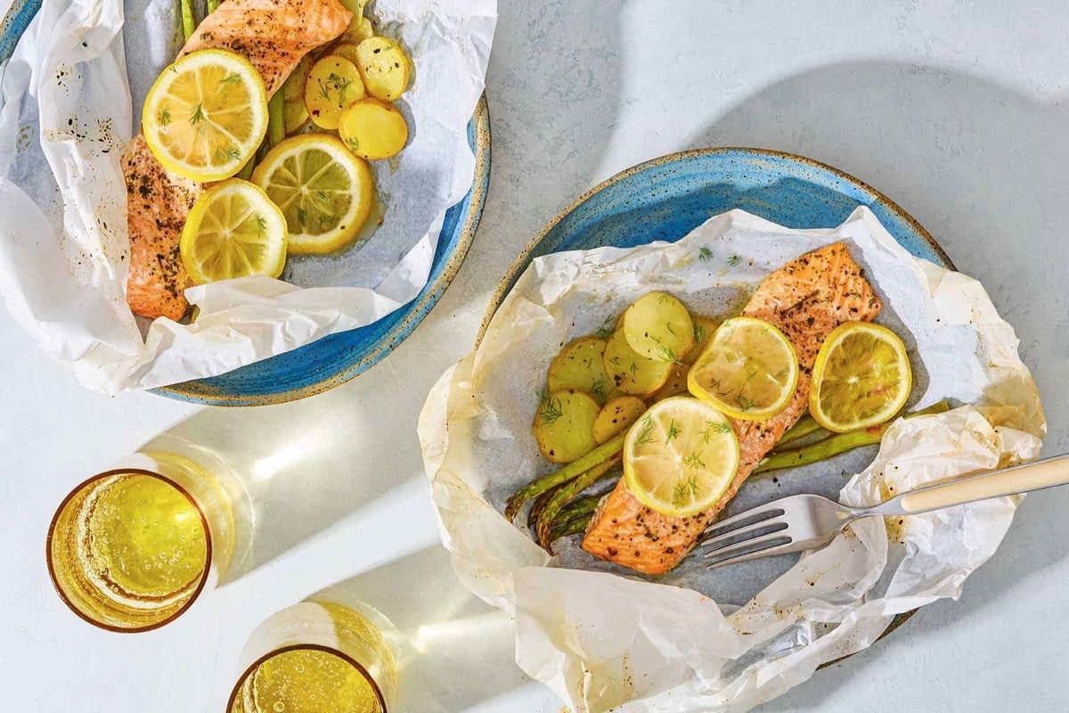 Запечённый лосось по-гречески: идеально просто и вкусно