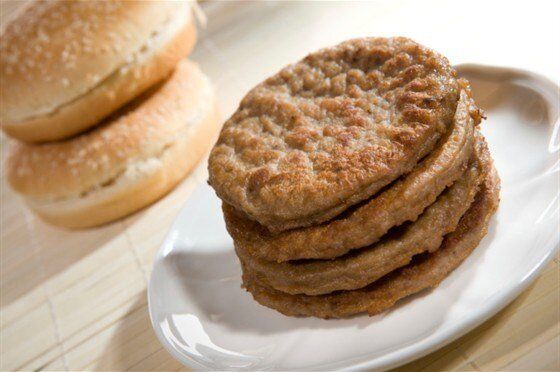 Ароматные гамбургеры с курицей и яблоком для всей семьи