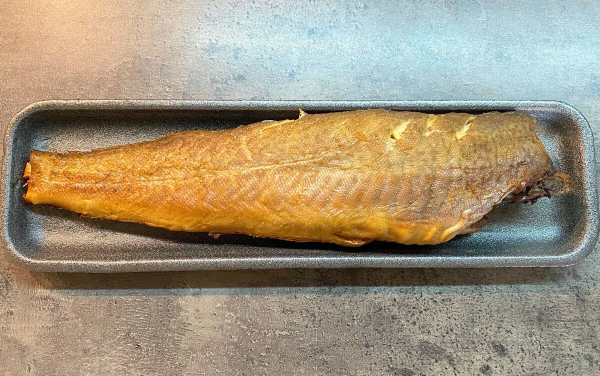 Салат с рыбой горячего копчения