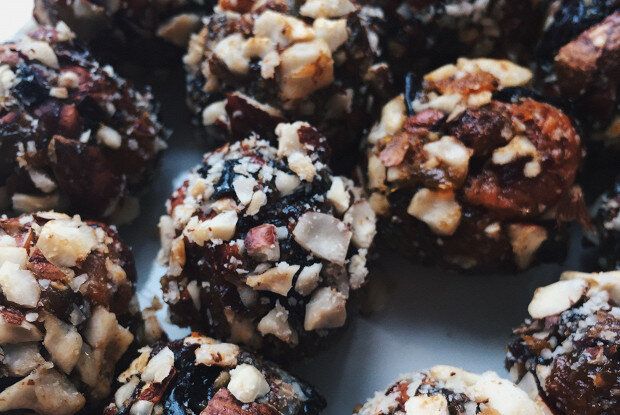 Нежные конфеты из фундука и сухофруктов для сладкоежек