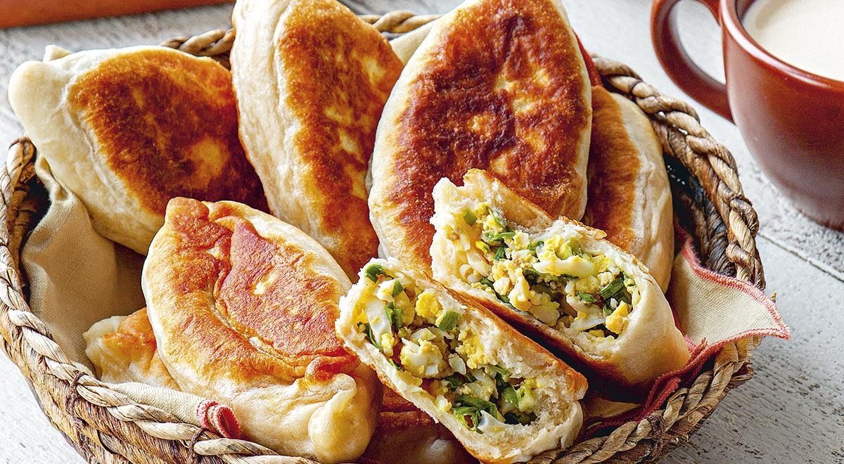 Как вернуться в детство с пирожками бабушки: рецепт с зеленым луком и яйцом