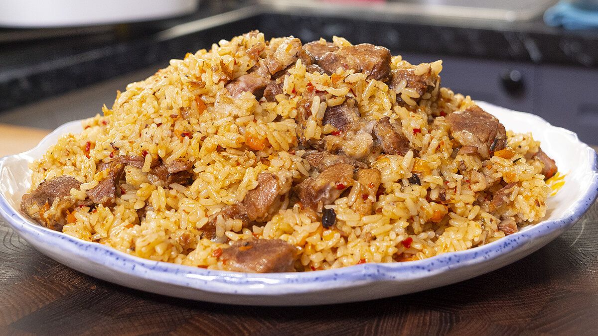 Вкусный плов со свининой: простой рецепт для мультиварки