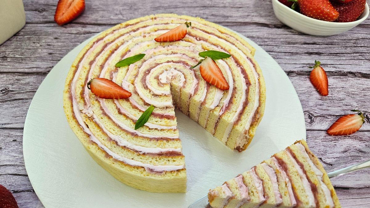 Нежный летний рулет: низкокалорийный торт для гурманов