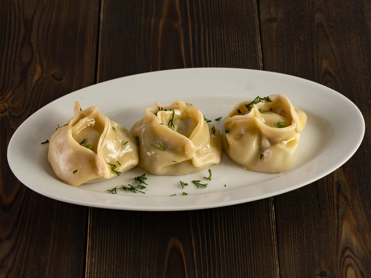 Праздничные выходные: готовим манты всей семьей!