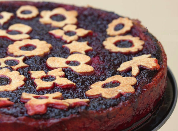 Как испечь идеальный домашний пирог с ягодами и творогом