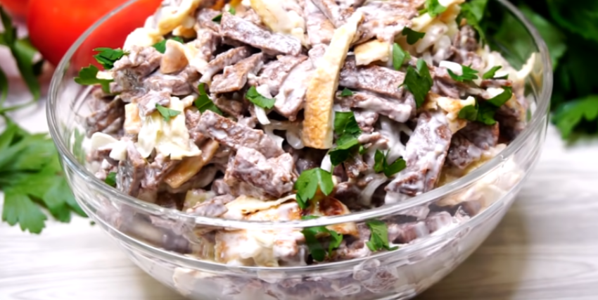 Новое в старом: удивительный салат с печенкой, который стоит попробовать