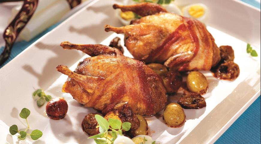 Перепела в беконе: изысканное лакомство для любого праздника