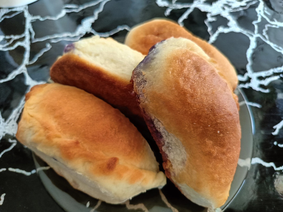 Ягодное вдохновение: как заливной пирог с плодами превратит ваш летний стол в кулинарное произведение искусства