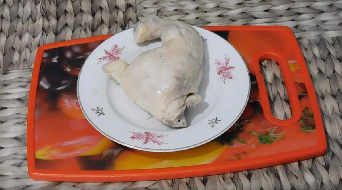 Салат с солеными огурцами: классика, которую не забыть