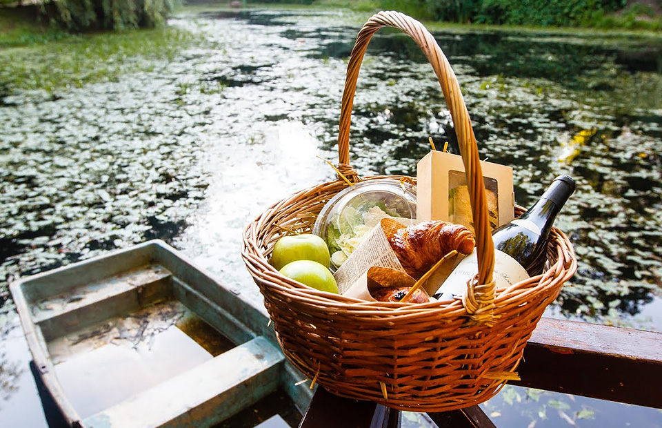 Как собрать идеальную корзину для пикника: секреты комфортного отдыха на природе