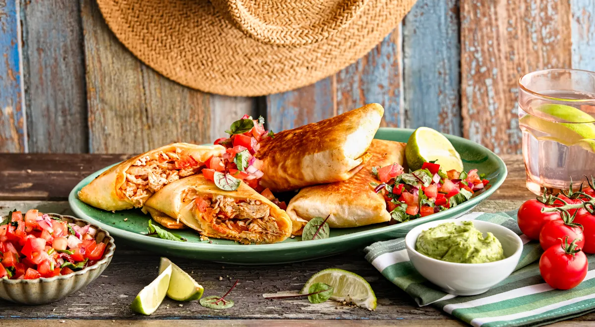 Чимичанга с курицей — хрустящий мексиканский деликатес, который стоит попробовать