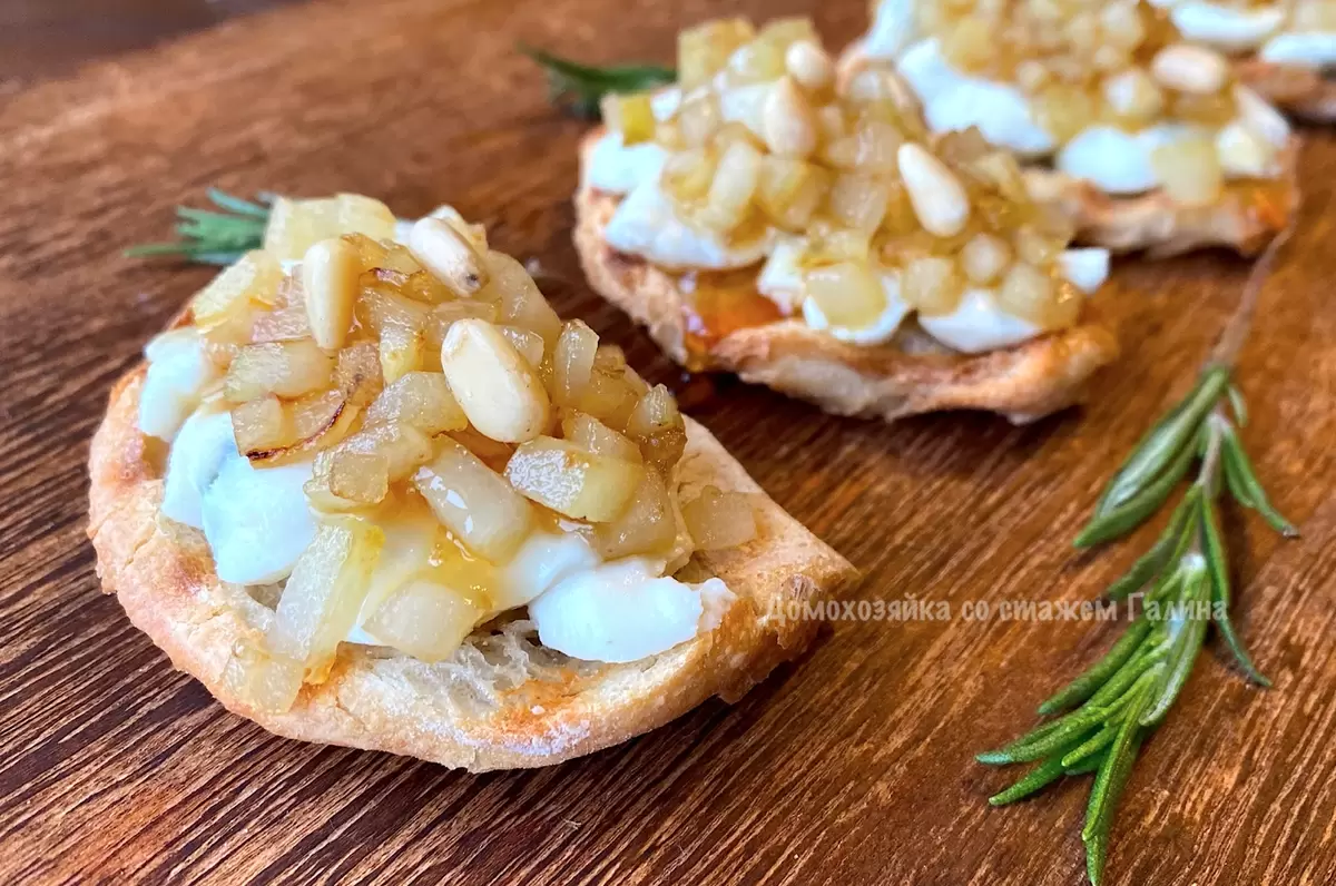 Пикантная брускетта с грушей: кулинарное искусство на праздничном столе