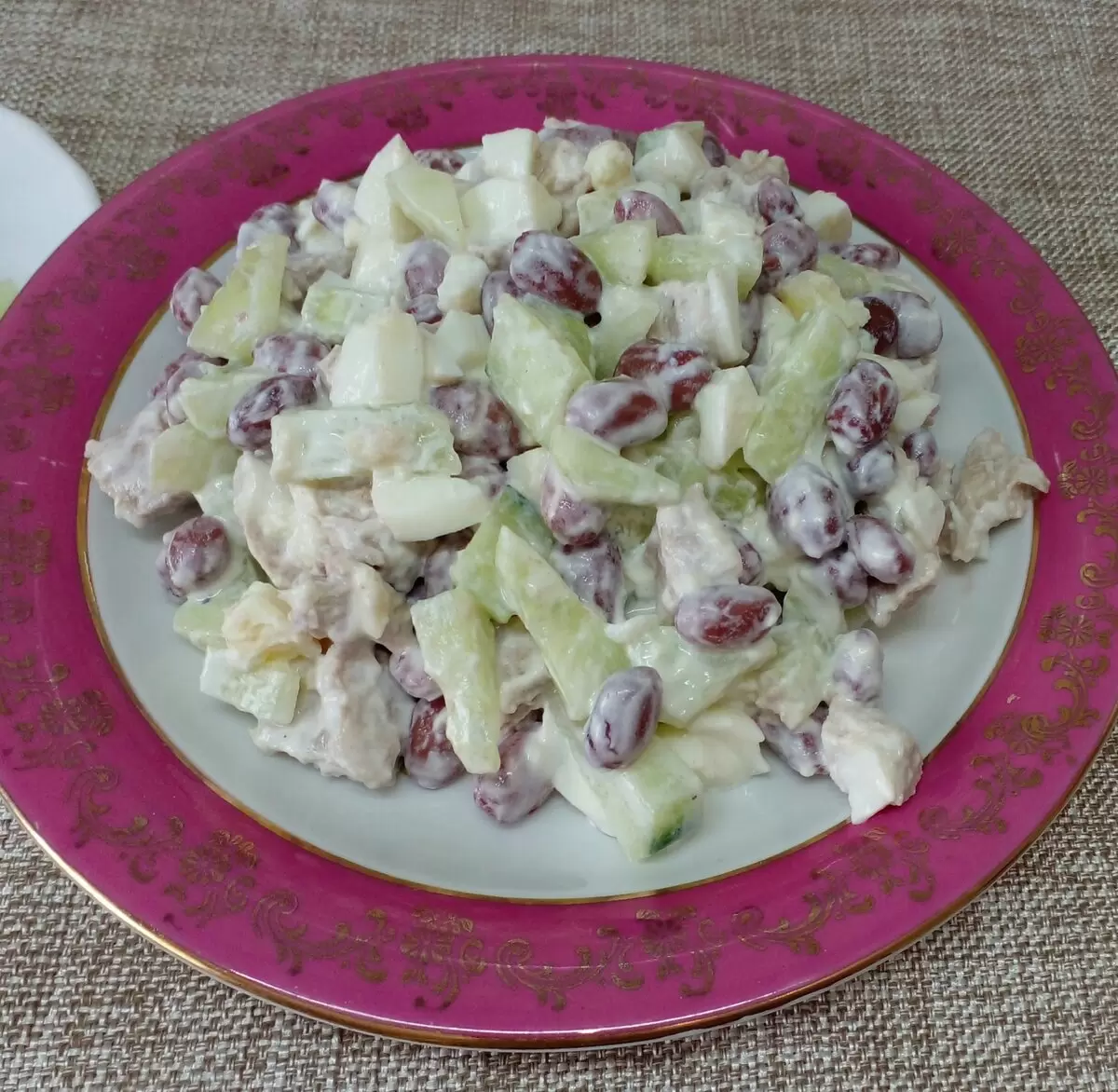 Легкий и сытный салат для вашего стола: рецепт, который нельзя пропустить