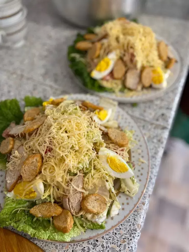 Пять вдохновляющих вариантов салата "Цезарь" для гурманов