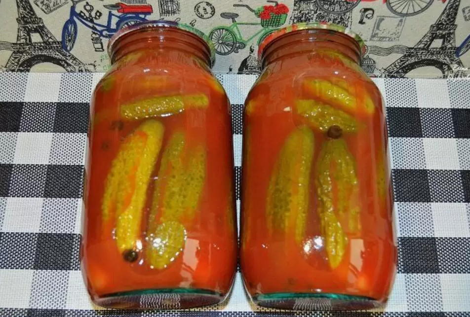 Необычные огурцы в томатной заливке: зимняя заготовка без уксуса