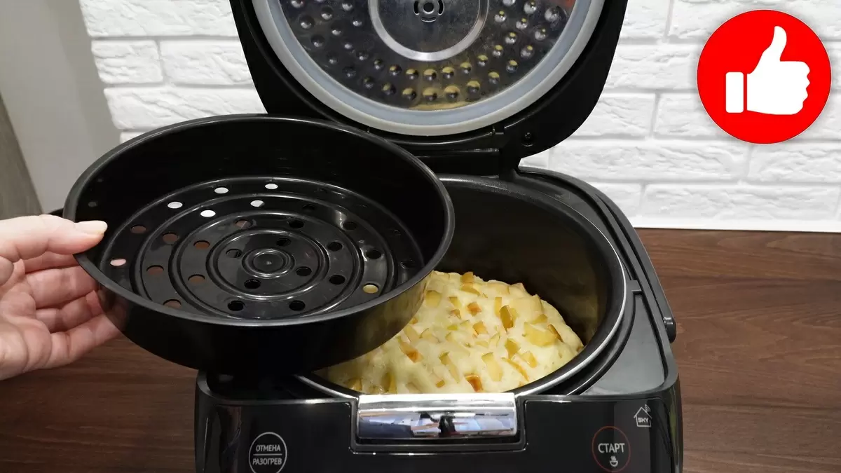 Нежная шарлотка с яблоками и сливками в мультиварке: идеальная выпечка к чаю