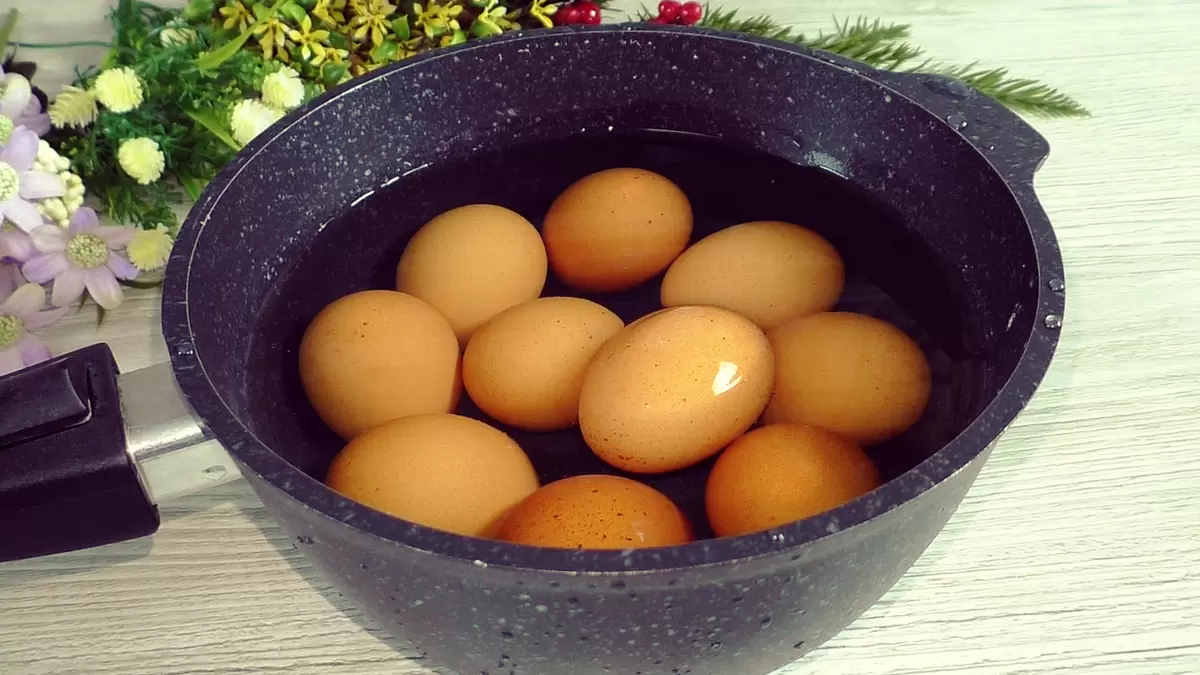 Неожиданные фаршированные яйца: закуска, которая украсит любой праздник