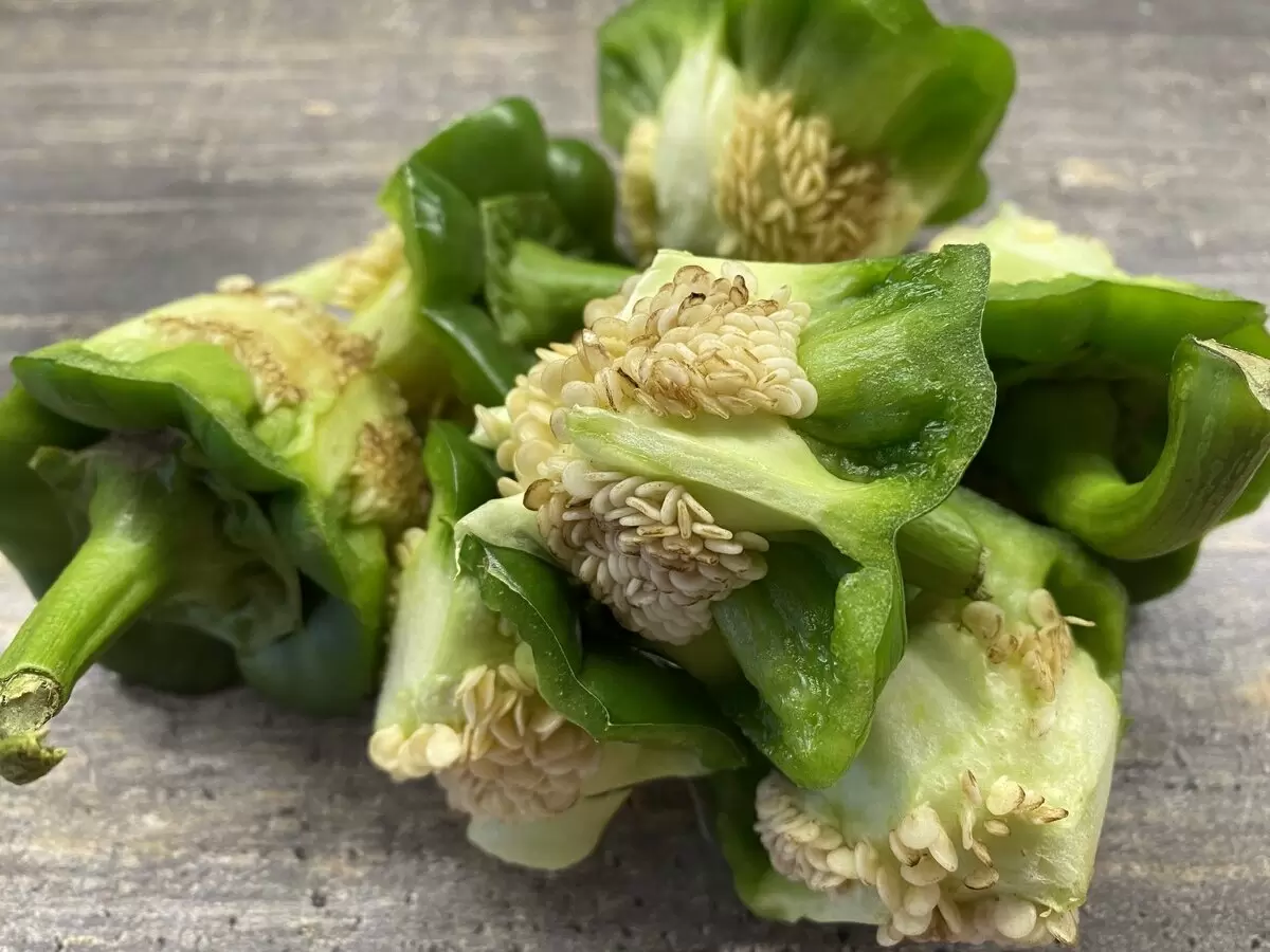 Не спешите выбрасывать: Как использовать семена и сердцевины болгарского перца