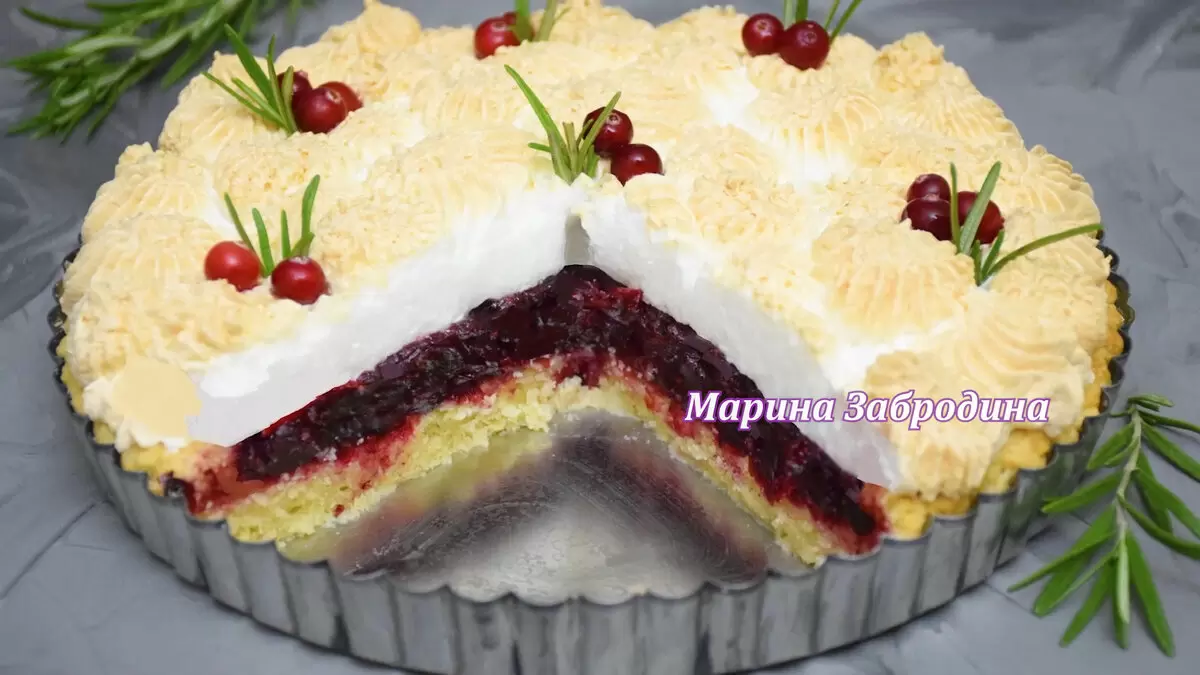 Ягодный пирог с меренгой: идеальный десерт для дружеских встреч