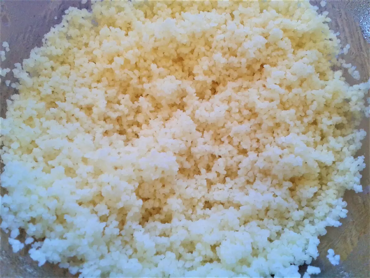 Летний салат с кус-кусом и свежими овощами