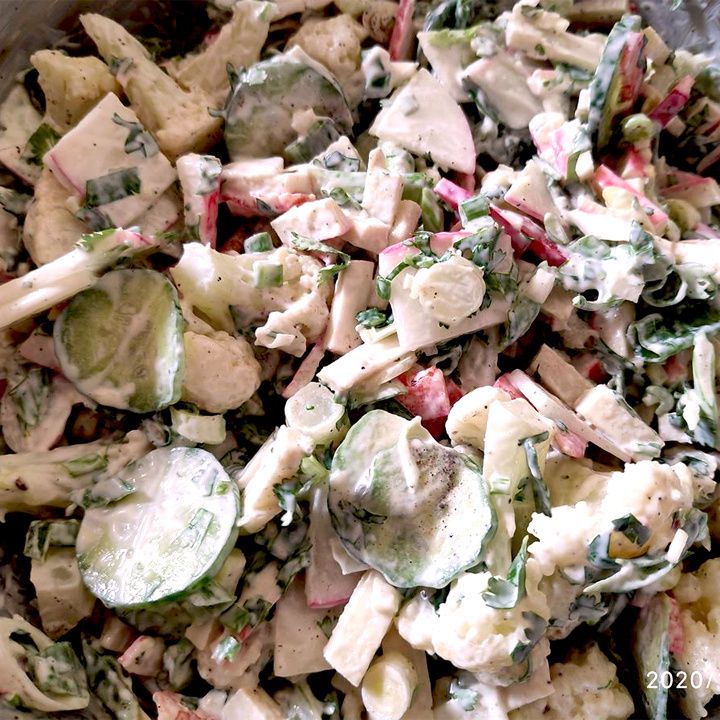 Салат с цветной капустой и крабовым мясом: вкусно и полезно