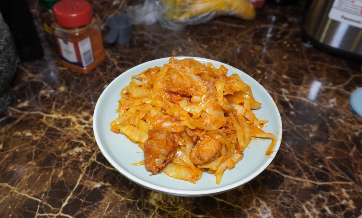 Тушеная капуста с мясом: простой и вкусный домашний рецепт
