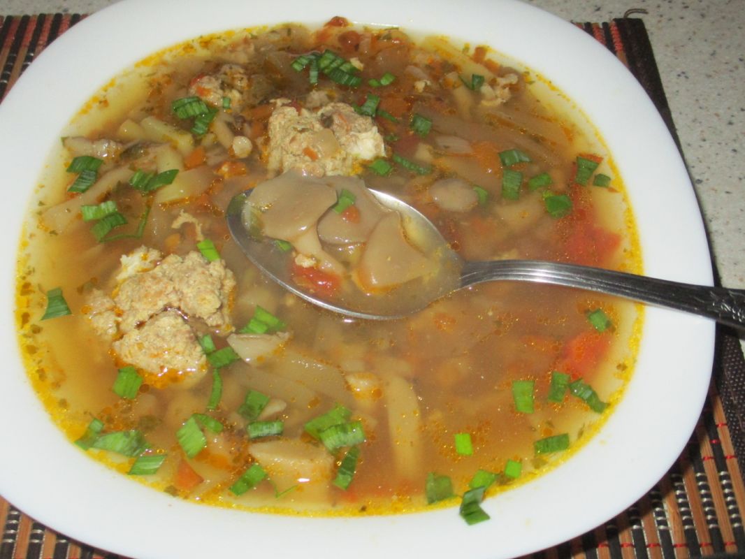 Грибной суп с фрикадельками: простой и вкусный рецепт для всей семьи